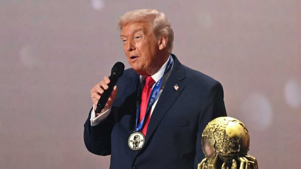Trump recibe Premio FIFA de la Paz