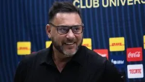 Turco Mohamed festeja histórico año del Toluca con mensaje en Navidad