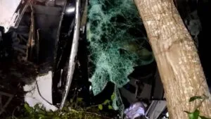 Autobús cae a barranco en la Pachuca-Huejutla; hay 5 muertos y 27 lesionados