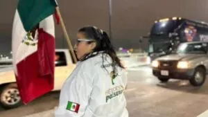 Miles de paisanos regresan a México en caravana histórica
