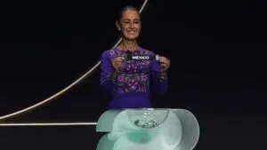 Claudia Sheinbaum asiste al sorteo del Mundial 2026: “Estamos orgullosos de recibir por tercera vez la Copa Mundial”
