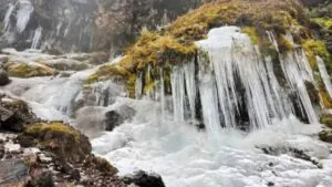 Imágenes impactantes: frío congela cascadas en La Perla, Veracruz