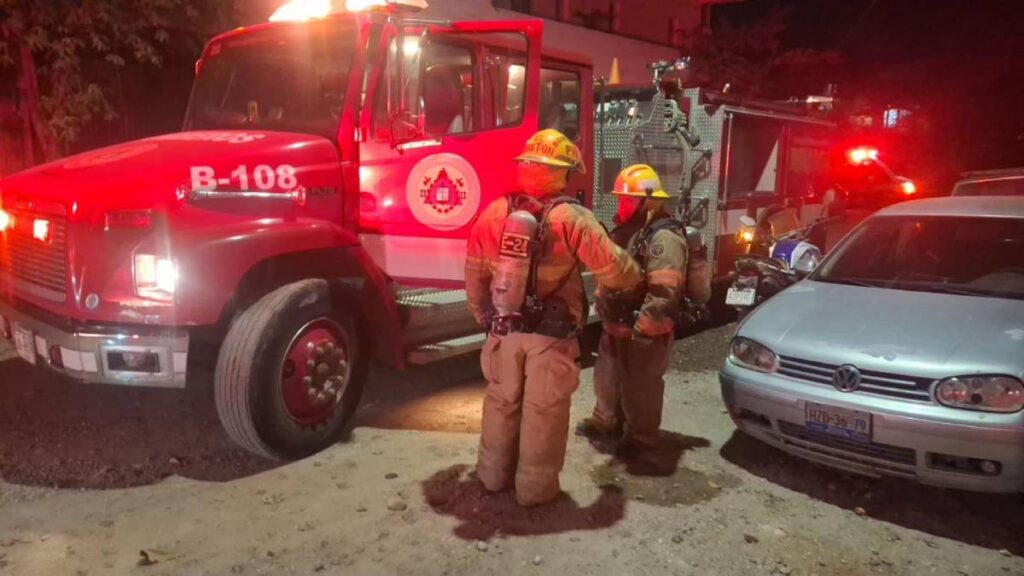 Explosión en Puerto Vallarta deja dos lesionados y daños en vivienda