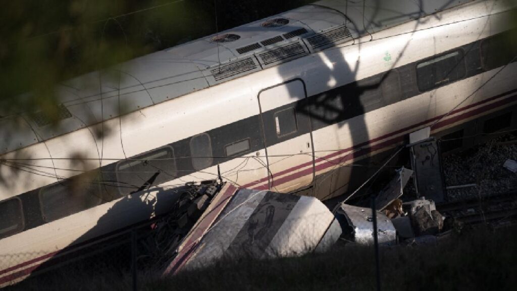 Accidente de tren en España se suma a los siniestros más fatales del mundo