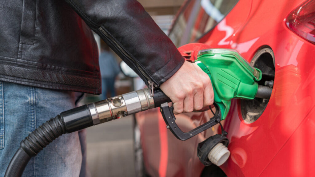 Piden no cargar gasolina durante contigencia ambiental