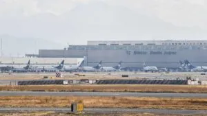 Neblina obliga a suspender aterrizajes y despegues en el AICM