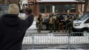 Alcalde de Minneapolis exige que ICE deje la ciudad tras tiroteo