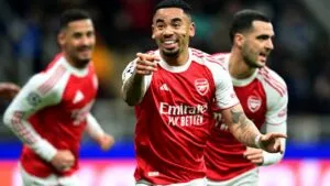 El Arsenal se impone al Inter y clasifica a la siguiente ronda de la Champions League