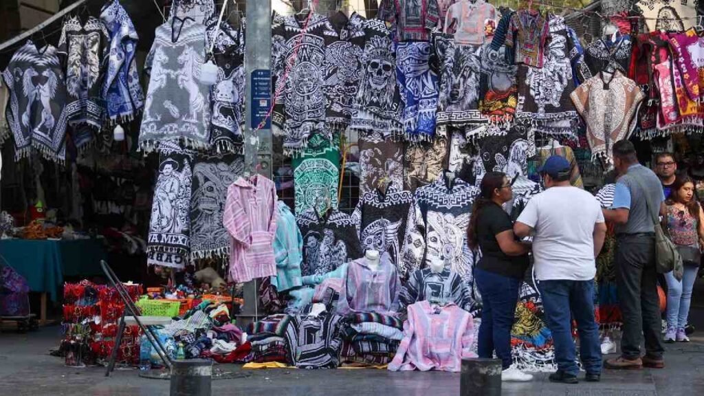 Avanzan acuerdos para retirar a ambulantes del Centro Histórico en CDMX