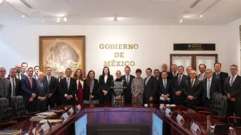 Sheinbaum se reúne con Banxico y bancos de México para analizar la economía del país