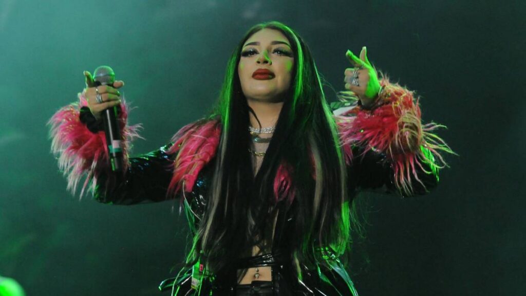 Bellakath amenazó a Bebeluluz en video