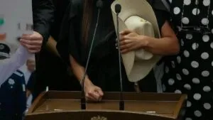 Detienen a secretaria particular de Carlos Manzo, alcalde asesinado de Uruapan