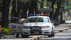 Choca patrulla con camioneta en Calzada de los Misterios; hay 2 lesionados, uno es un oficial