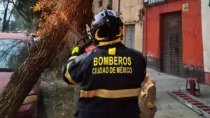Pipa de gas choca contra puesto semifijo en la colonia Doctores