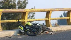 Circula nuevo video del motociclista arrastrado más de 2 km por un auto en Iztapalapa