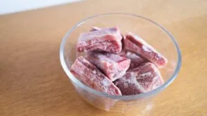 El método rápido para descongelar comida sin microondas ni calor