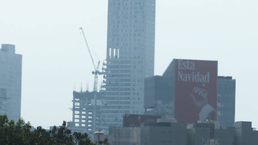 Continúa la contingencia ambiental por PM2.5 en el sureste del Valle de México; autoridades vigilan calidad del aire.