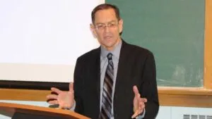 Corte federal elimina a Bruce Fein de la defensa de Nicolás Maduro: "No puede autoproclamarse"