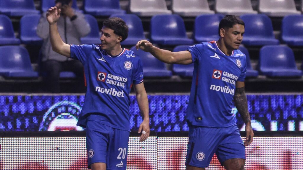 José Paradela guio al Cruz Azul en la victoria ante Puebla