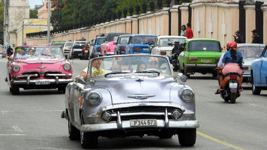 Argentina alerta sobre crisis de servicios en Cuba y recomienda evitar viajes turísticos a la isla.