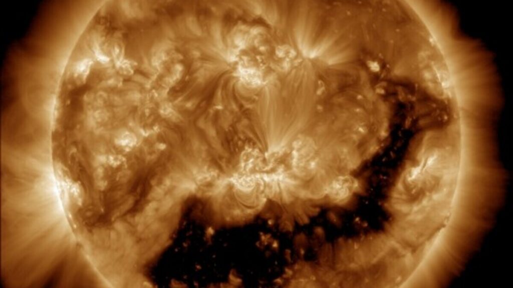 Imagen de la tormenta geomagnética que afecta la Tierra este enero 2026.