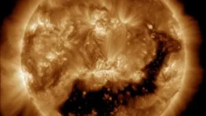 Continúa alerta por poderosa tormenta geomagnética; la UNAM vigila su impacto en México