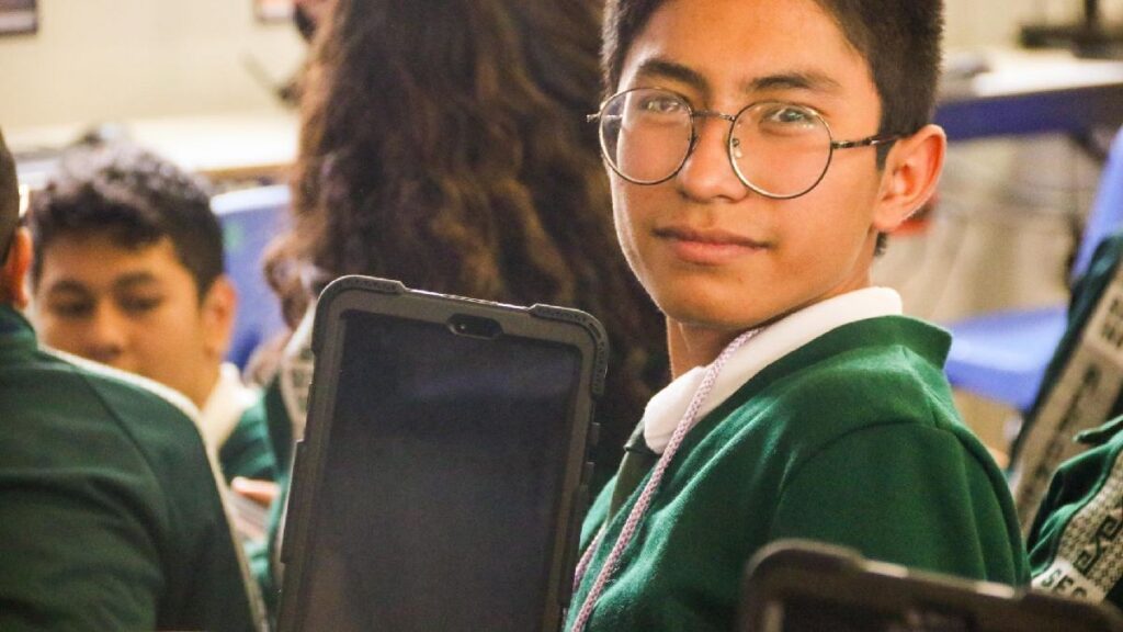 Darán 5,700 pesos a alumnos que reciban tarjeta de Beca Rita Cetina en enero 2026