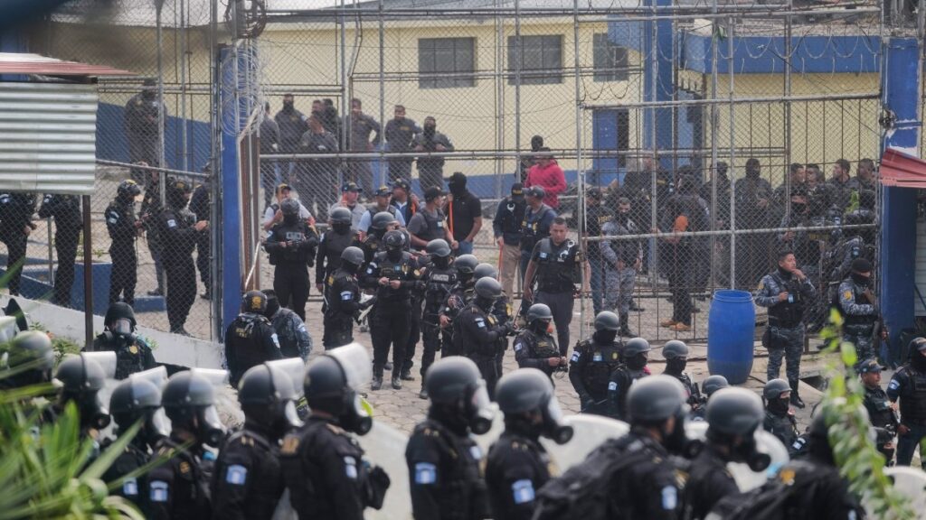 Decretan estado de sitio en Guatemala tras asesinato de 8 policías y motines en varias cárceles