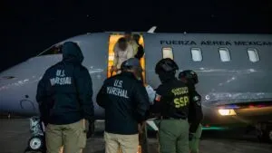 EE. UU. agradece a México el envío de 37 criminales; Sheinbaum asegura: "Fue decisión soberana"