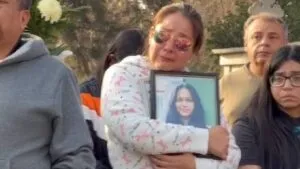 Entre aplausos y exigencia de justicia, despiden a madre e hija asesinadas en Cuautitlán