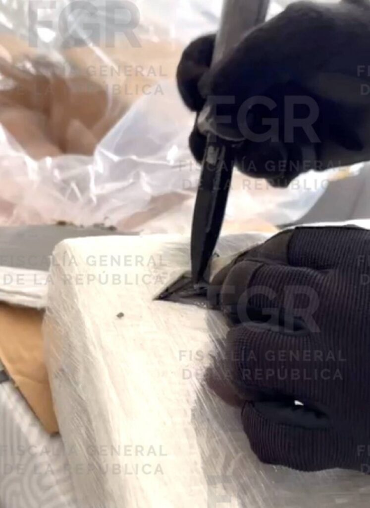 Autoridades aseguran droga en Sonora.