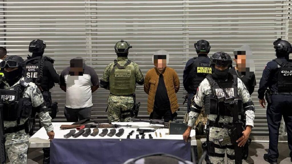 Detienen en Morelia a “El Betillo”, señalado por el homicidio de Hipólito Mora; aseguran armas y equipo táctico.