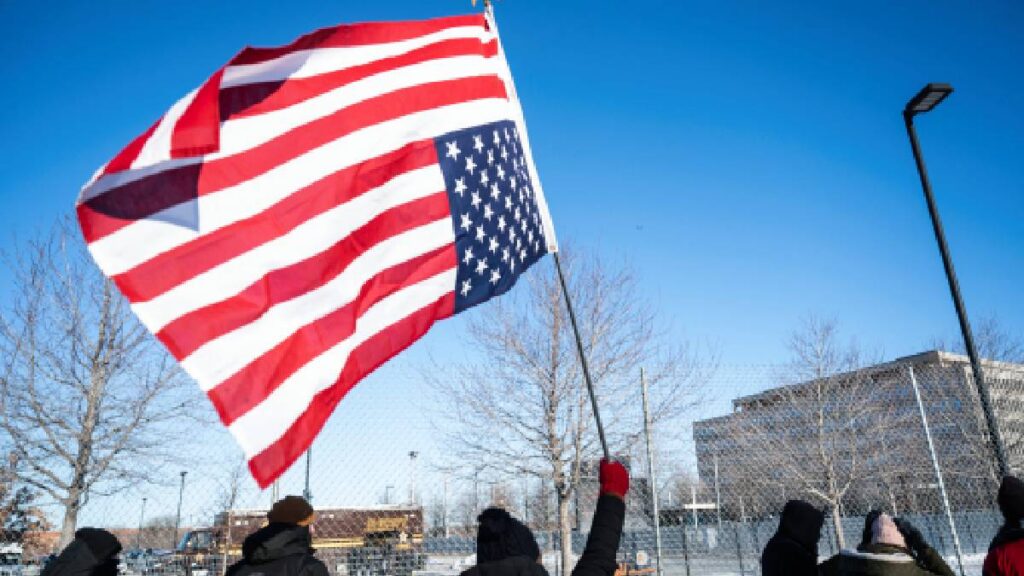 Víctimas de Epstein denuncian protección a agresores tras revelarse millones de documentos del caso en Estados Unidos.