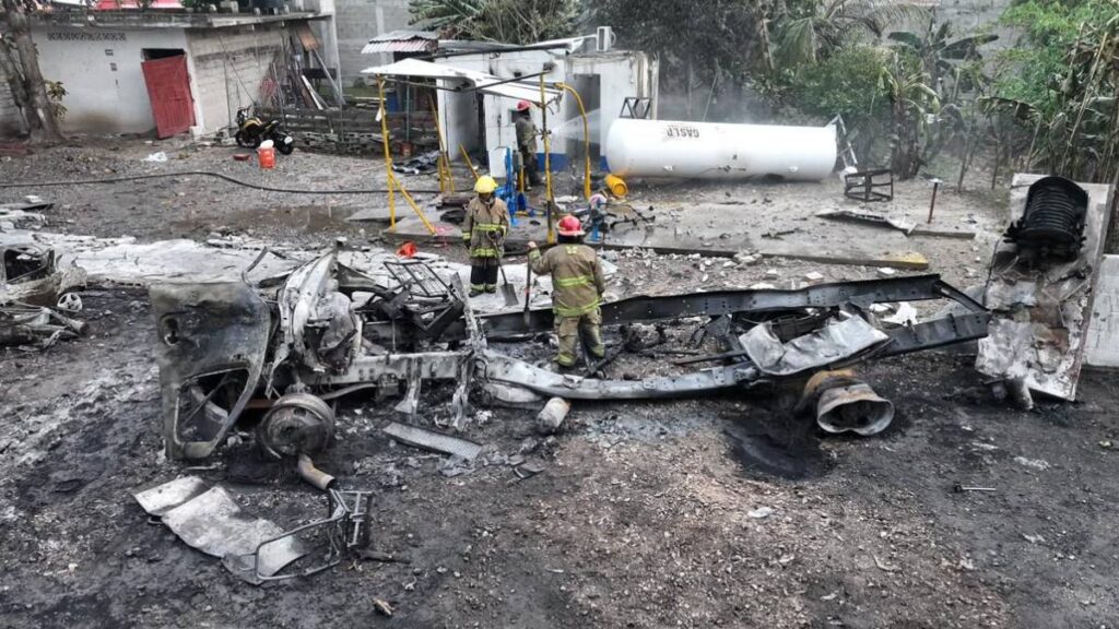 Explosión en estación de gas deja daños materiales.