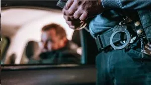 Redes sociales exhiben extorsiones; Fiscalía investiga y suspende a 10 agentes