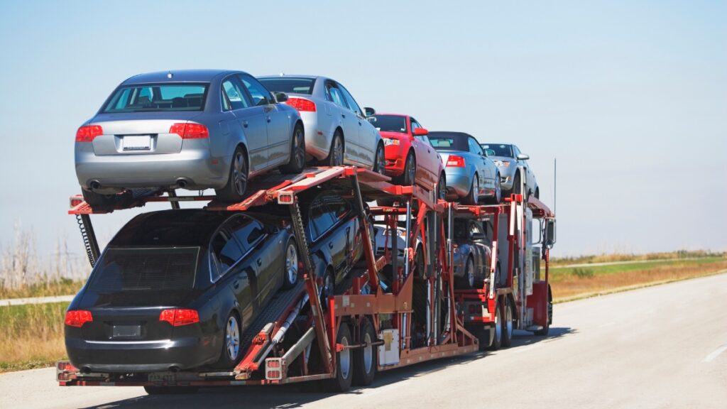 Fiscalía no tiene reportes de desaparición de tráileres con autos importados en Tamaulipas