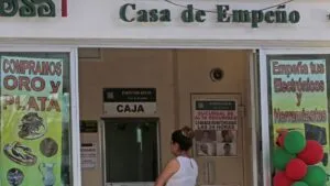 Alertan por fraudes, cargos fantasma y riesgos al empeñar en la cuesta de enero