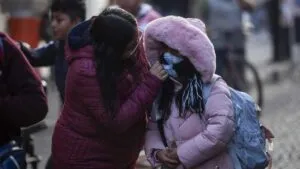 Entre el frío y el tráfico, así fue el regreso a clases en CDMX