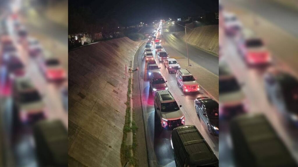 Retorno de paisanos genera filas de hasta 8 horas y deja policías investigados por extorsión en Coahuila.