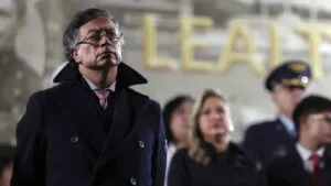 Gustavo Petro amaga con tomar las armas en Colombia si interviene Estados unidos