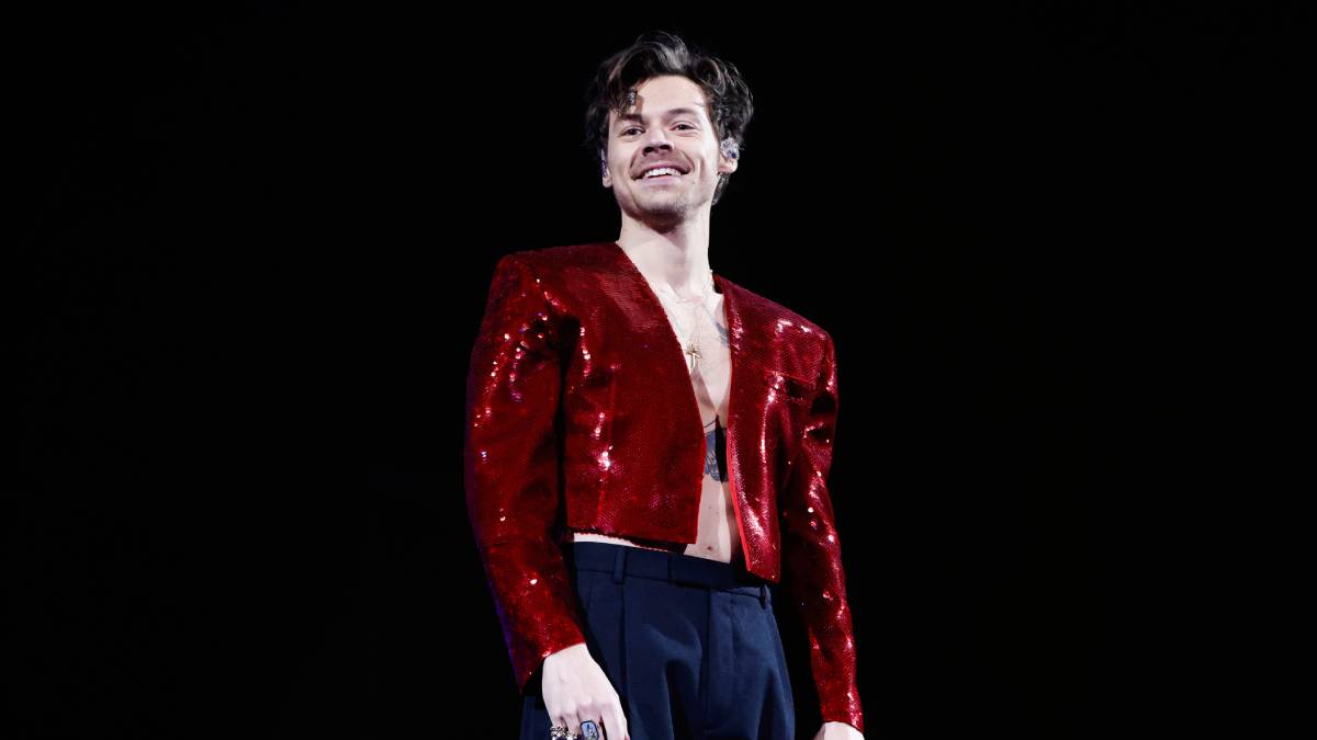 Harry Style is on the stage after choking with water