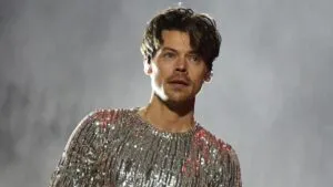 Harry Styles está de vuelta y anuncia su nuevo álbum “Kiss All the Time. Disco, Occasionally”