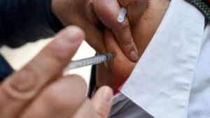 EE.UU. disminuye número de vacunas recomendadas para niños: ¿cómo difiere el esquema en México?