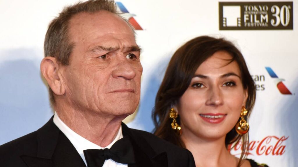 Hija de Tommy Lee Jones habría consumido cocaína antes de morir, revela testigo
