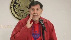 "No existe la primera clase", asegura Noroña tras críticas por viaje a Europa