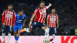 Chicharito enfurece a aficionados de Chivas con video: "ahí va el penal que volé"