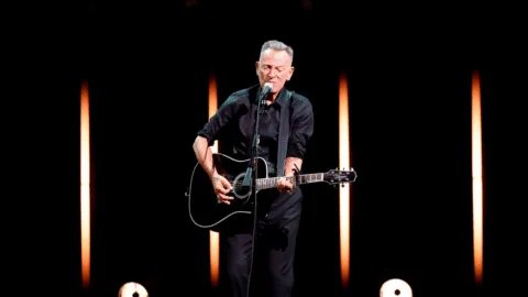 Bruce Springsteen lanza canción contra ICE y políticas migratorias de Trump