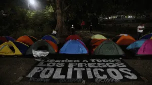 Venezuela libera tres presos españoles más, asegura España