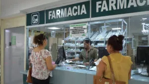 Servicio del IMSS, lejos del modelo Dinamarca: citas tardías y falta de medicamentos