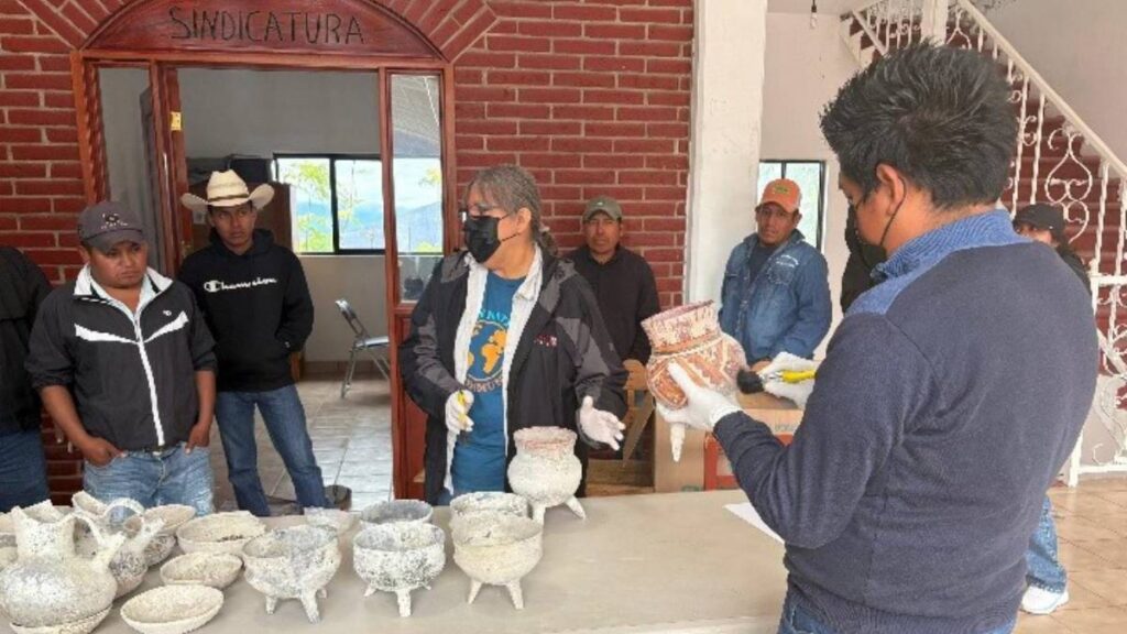 INAH identifica piezas de obsidiana y posible oro.